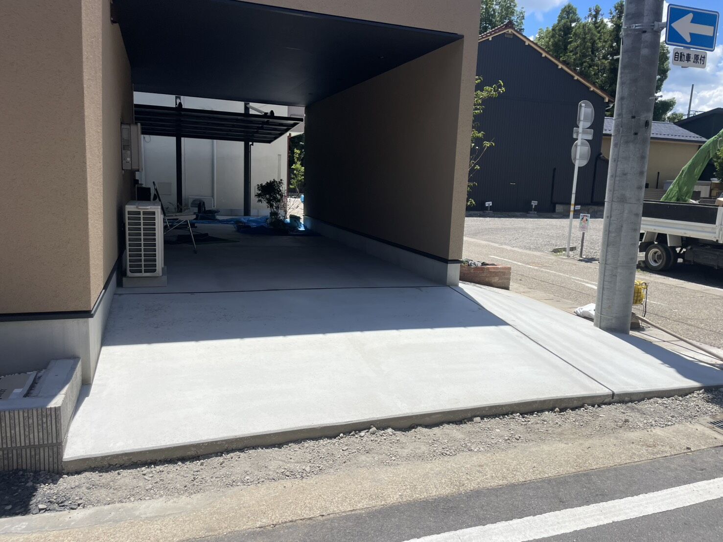 尾張旭市U様邸　リンクストーン樹脂舗装工事＋モルタル階段新設