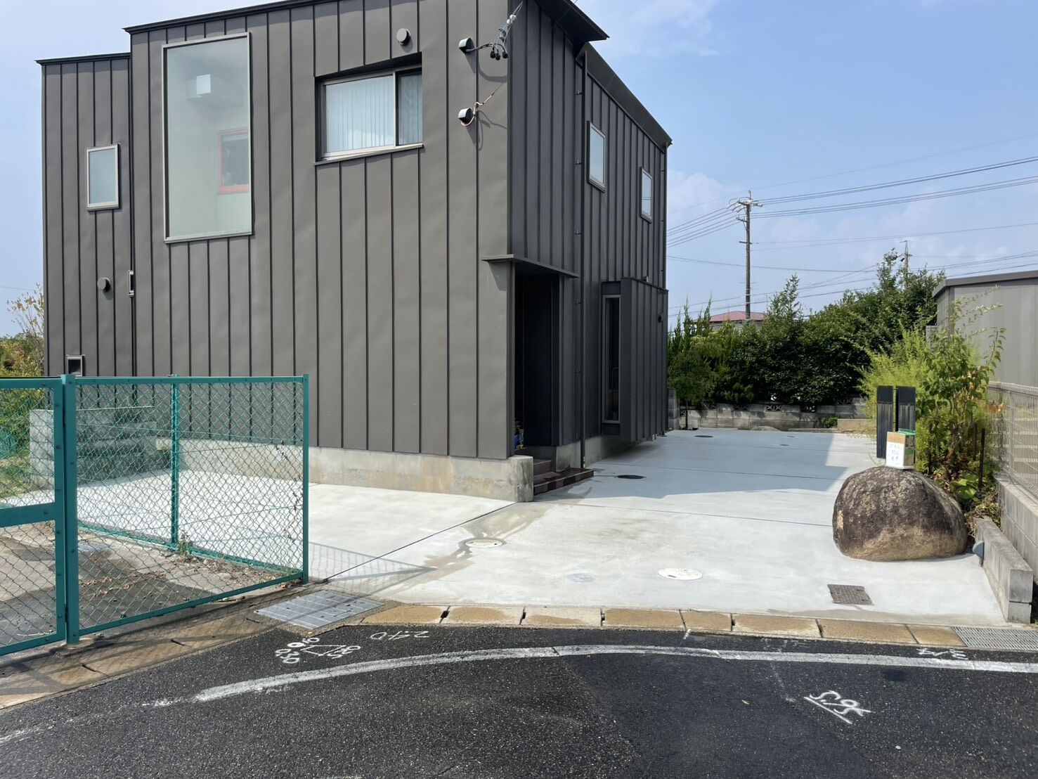 尾張旭市U様邸　リンクストーン樹脂舗装工事＋モルタル階段新設