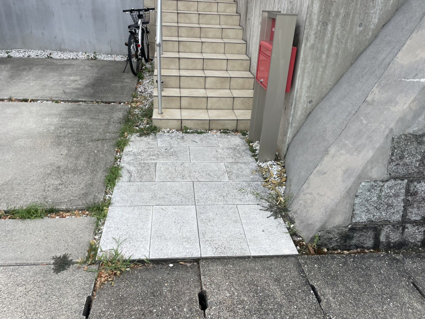 尾張旭市U様邸　リンクストーン樹脂舗装工事＋モルタル階段新設